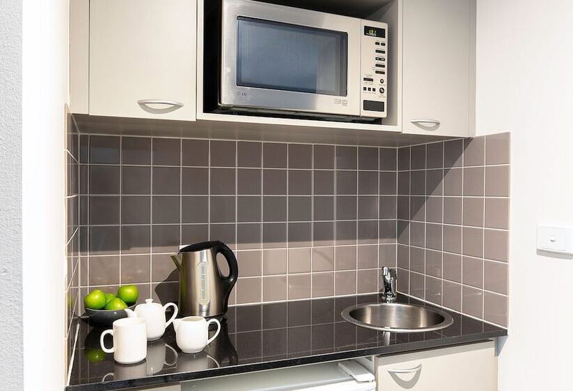 إستوديو قياسى, Mantra On Russell