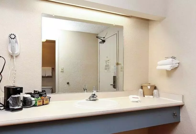 اتاق سوپریور, Red Roof Inn Santa Ana