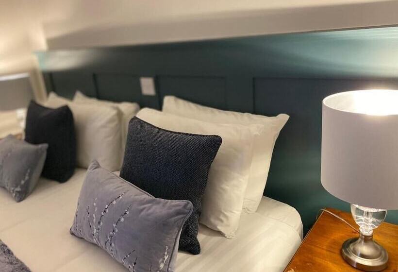 Camera Standard, White Hart