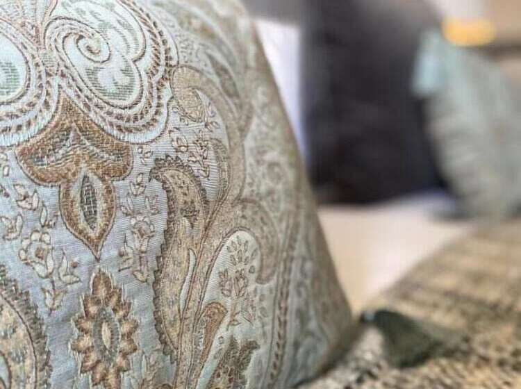 Camera Standard, White Hart