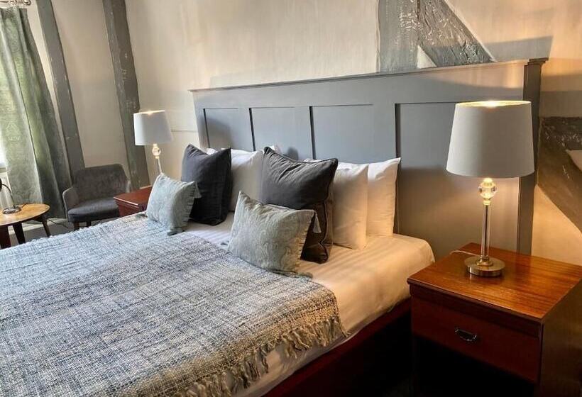 Camera Standard, White Hart