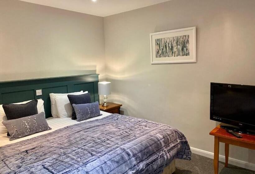 Camera Standard, White Hart