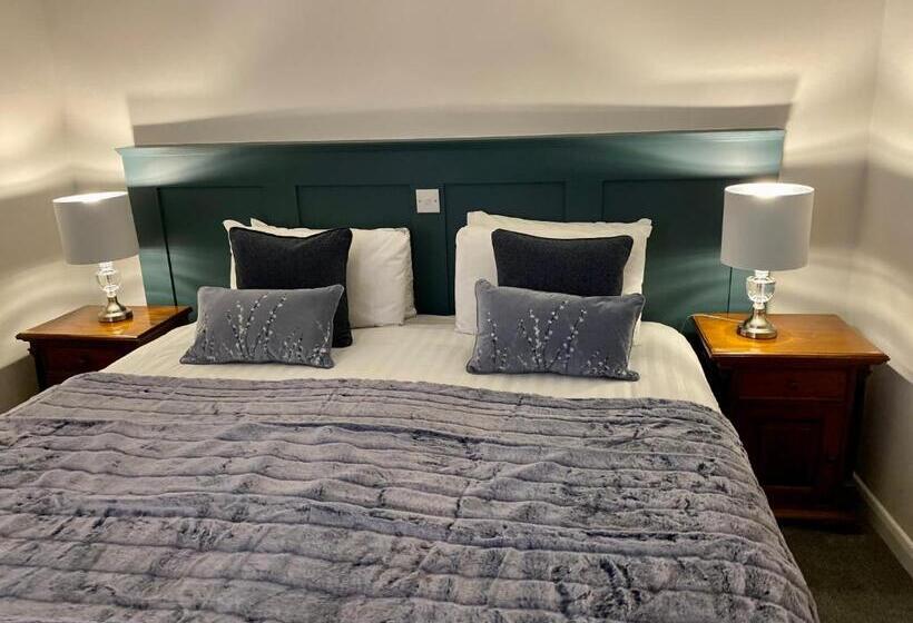 Camera Standard, White Hart