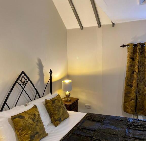 Camera Standard, White Hart