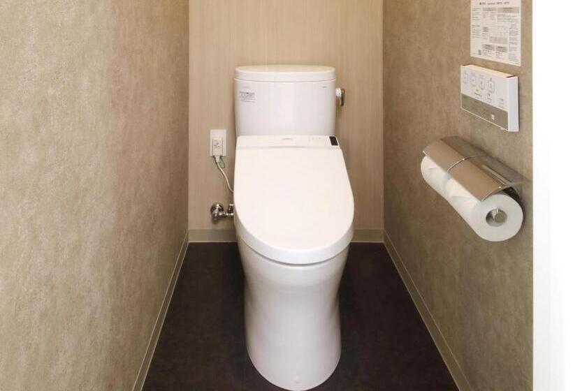 Camera Familiare Deluxe, Lestel Maru