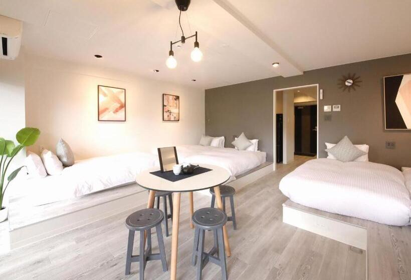 Camera Familiare, Lestel Maru