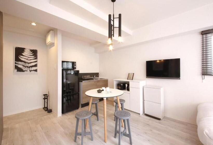 Camera Familiare Superiore, Lestel Maru