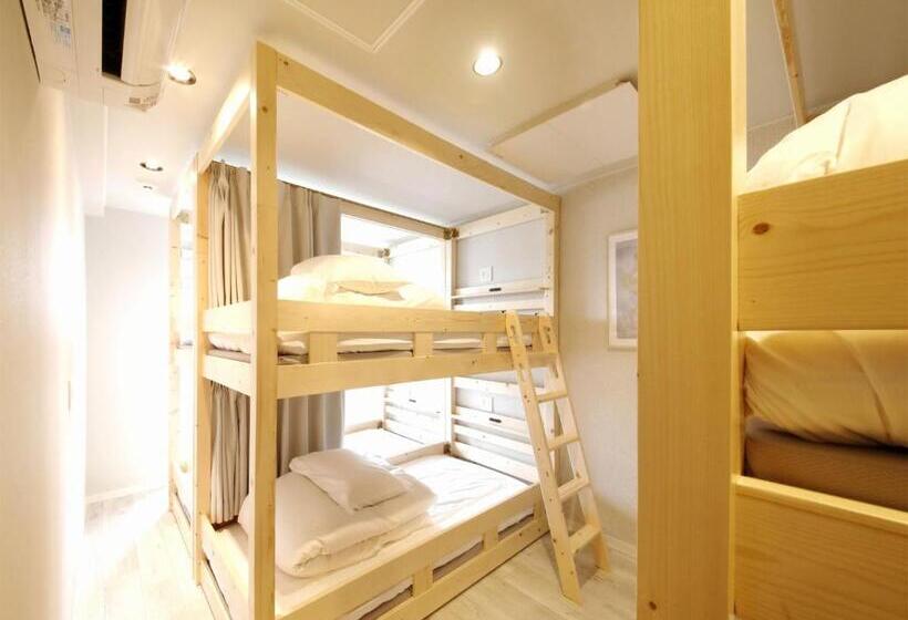 Camera Familiare Deluxe, Lestel Maru