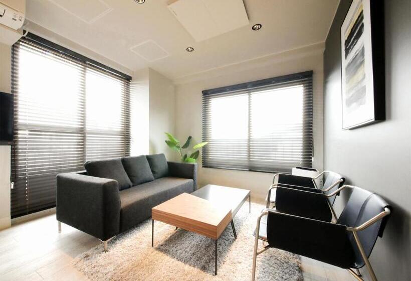 Suite Familiare, Lestel Maru