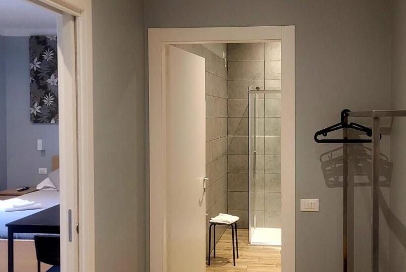 اتاق استاندارد چهار تخته, Al Binario Brescia