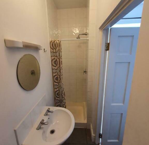 غرفة قياسية, The Grapevine Hostel