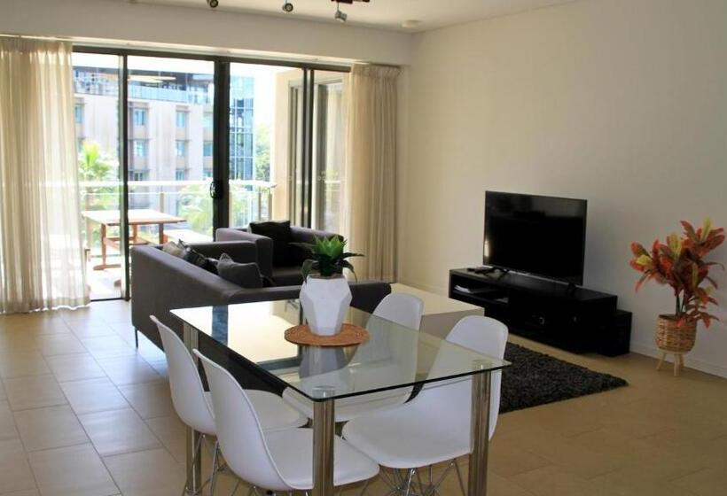 1 Bedroom Apartment Lake View, Darwin Waterfront Short Stay Apartments