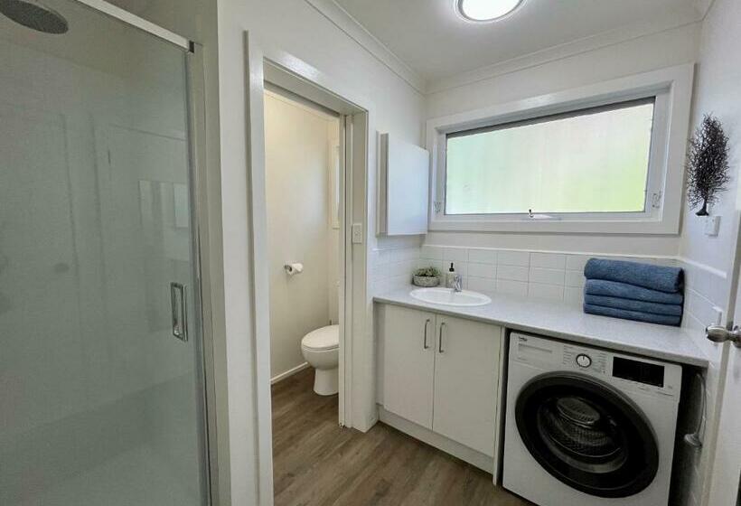 דירת חדר, Gowings Of Mallacoota