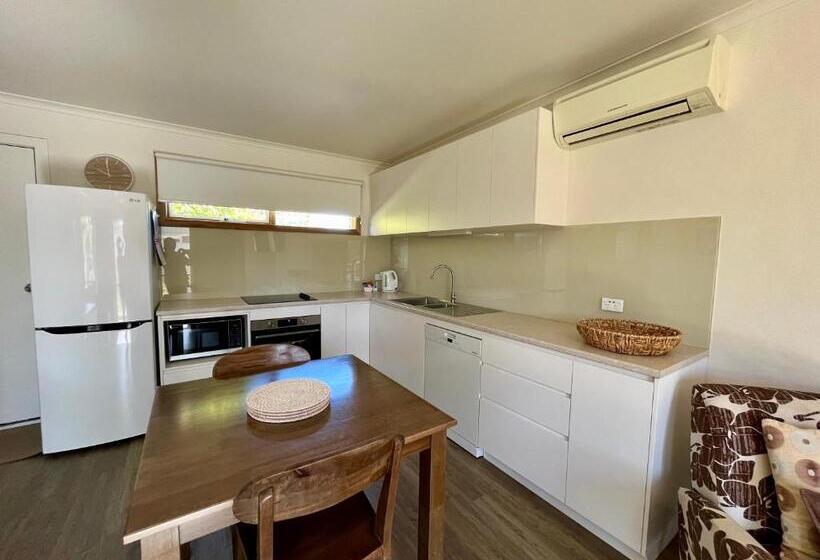 דירת חדר, Gowings Of Mallacoota