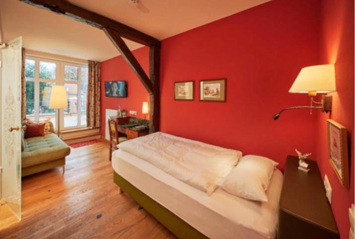 标准单人间, Anno 1848