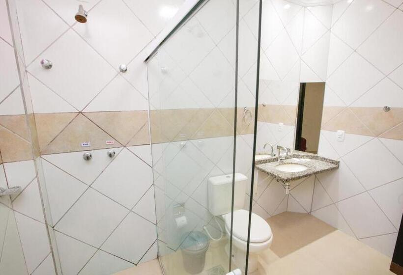 اتاق استاندارد سه نفره, Vitoria