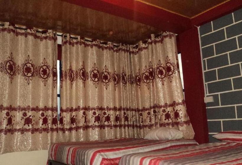 اتاق خانوادگی, Hopewell Guest House