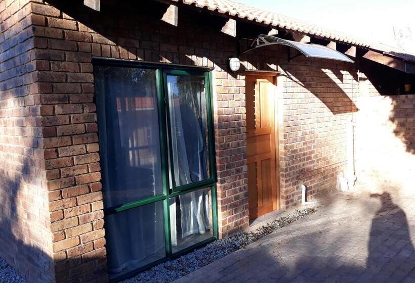 Номер Стандарт Вид на Сад, Meadows Guesthouse