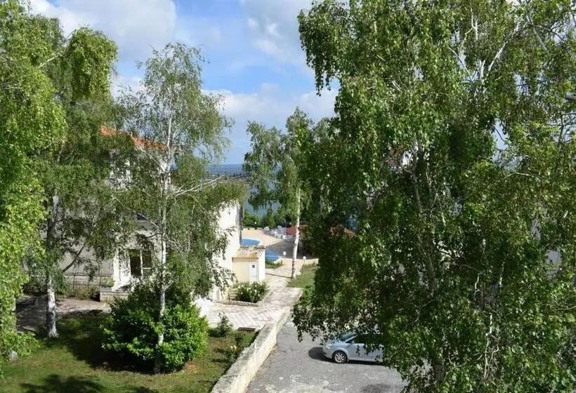 Standard Kolmen Hengen Huone Parveke, Ahilea Hotel Free Pool Access