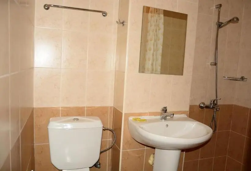 Standard Kolmen Hengen Huone Parveke, Ahilea Hotel Free Pool Access