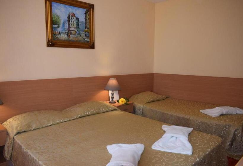 Трехместный Номер Стандарт с Балконом, Ahilea Hotel   Free Pool Access