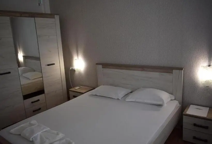 Perhehuone Merinäkymä, Ahilea Hotel Free Pool Access