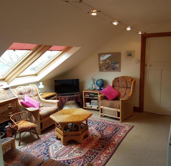 شقة غرفتين, Norwegian Wood