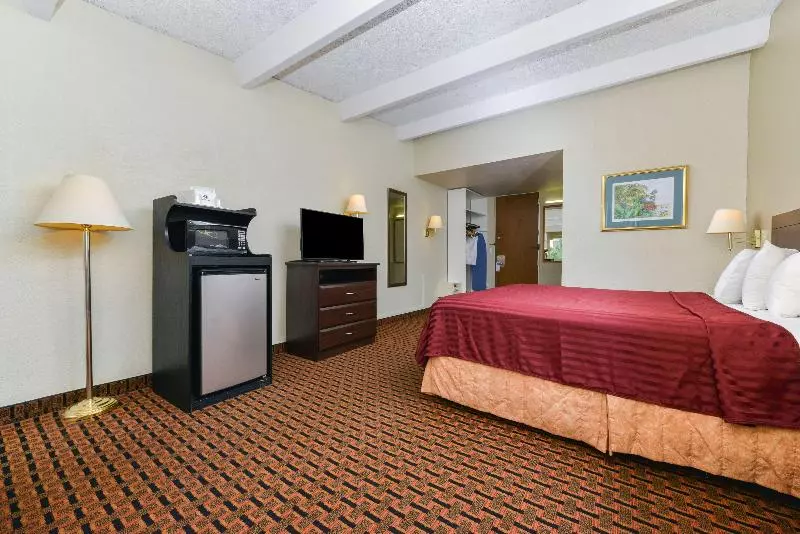 キングサイズベッドのスタンダードルーム, Americas Best Value Inn Sarasota