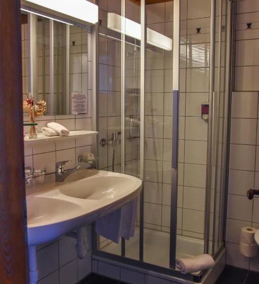 四人标准间, Bahnhof