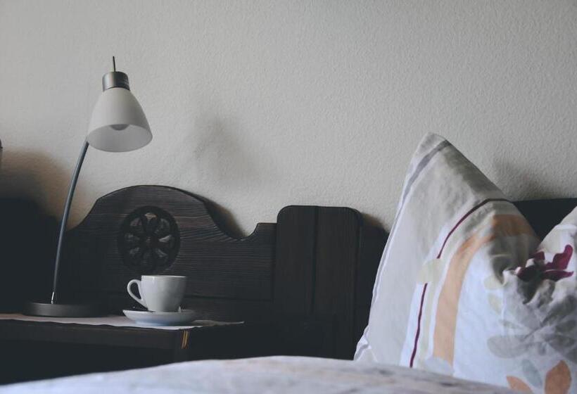 四人标准间, Bahnhof