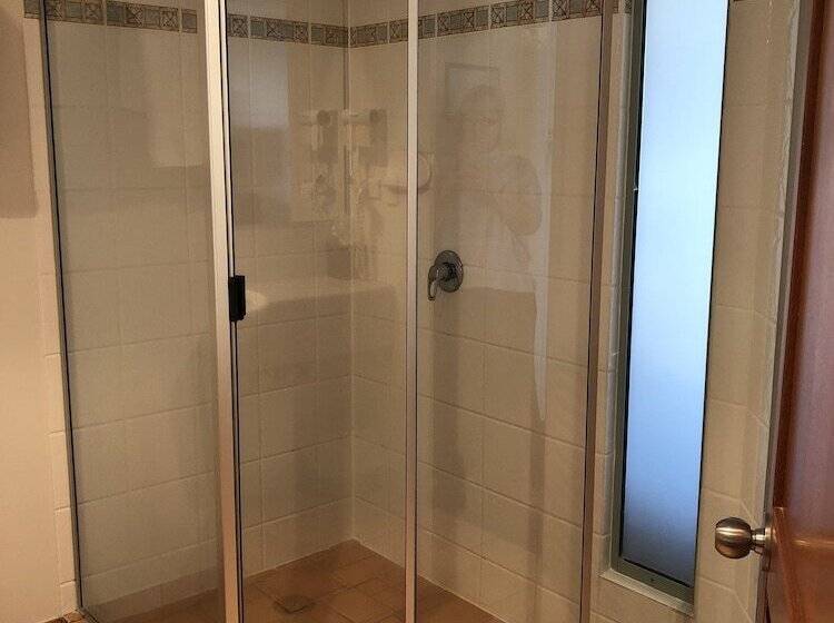 اتاق استاندارد با تخت بزرگ, Burnett Riverside