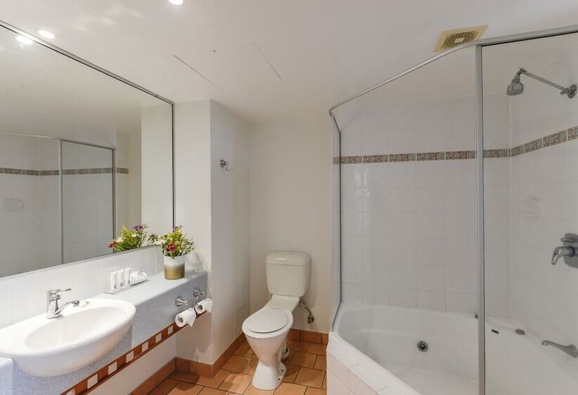 Quarto Estandar Cama King, Burnett Riverside