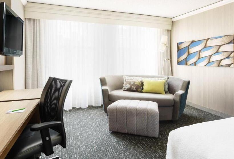 带大床的标准间, Courtyard Chicago Downtown/magnificent Mile