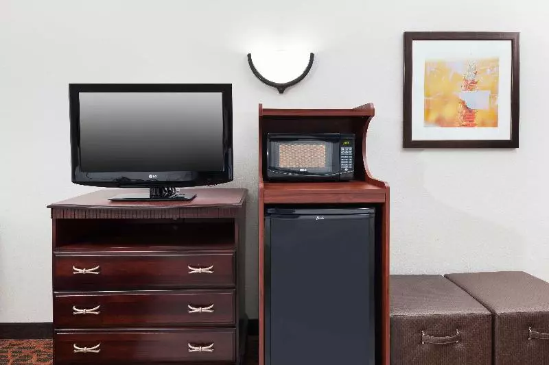 キングサイズベッドのスタンダードルーム, Hampton Inn & Suites Dothan
