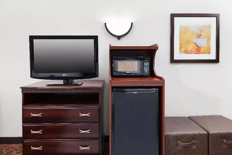 キングサイズベッドのスタンダードルーム, Hampton Inn & Suites Dothan