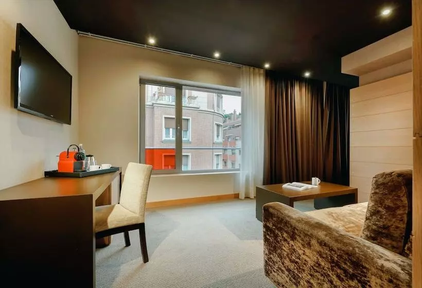 سوییت جونیور, Hesperia Bilbao