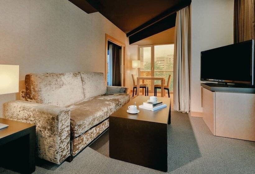 סוויטת ג'וניור םע נוף, Hesperia Bilbao