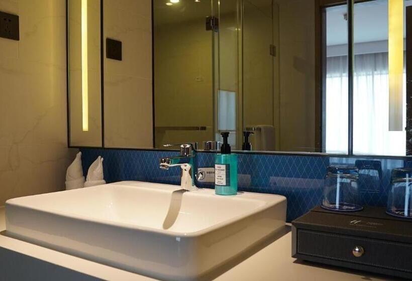 اتاق استاندارد با چشم‌انداز دریاچه, Holiday Inn Express Shenzhen Dongmen, An Ihg