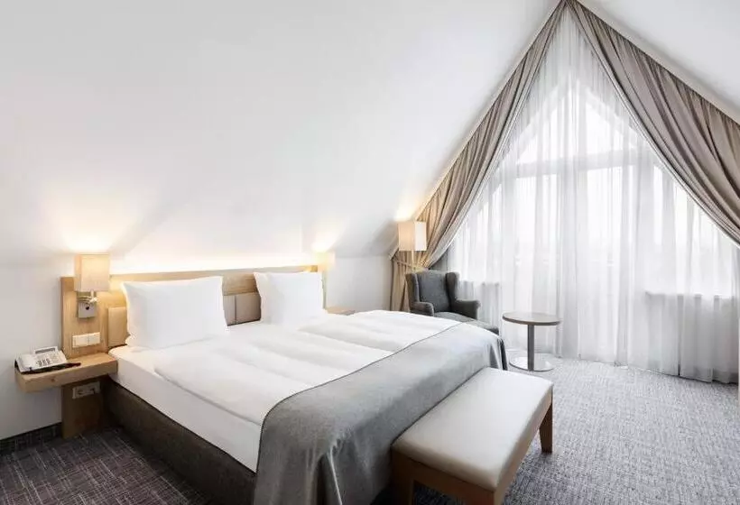 اتاق سوپریور با تخت بزرگ, Holiday Inn Nürnberg City Centre, An Ihg