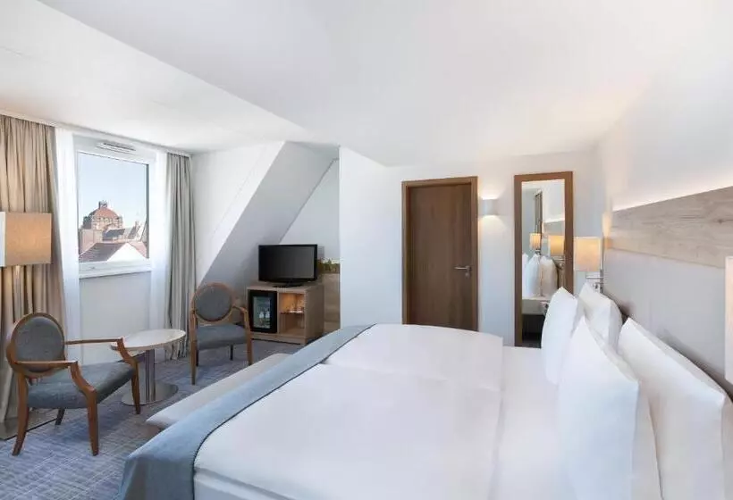 اتاق سوپریور با تخت بزرگ, Holiday Inn Nürnberg City Centre, An Ihg