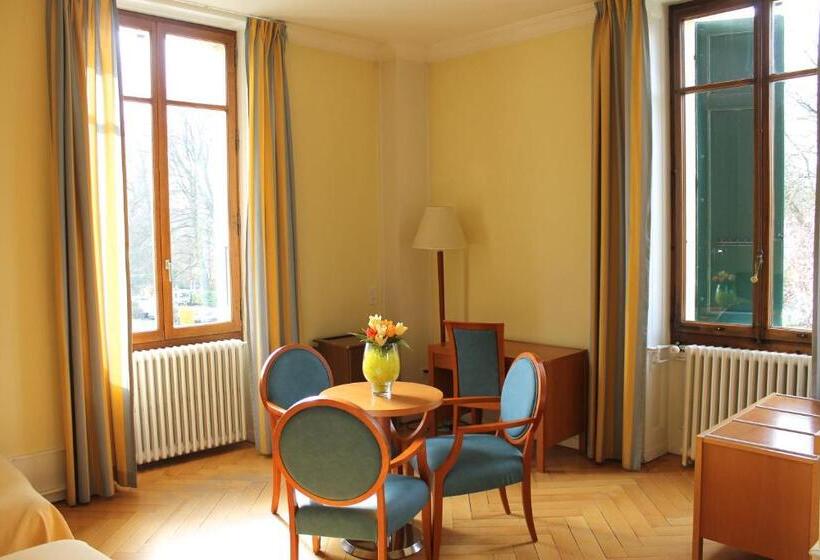 اتاق استاندارد سه نفره, Le Cénacle