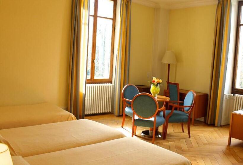 اتاق استاندارد سه نفره, Le Cénacle