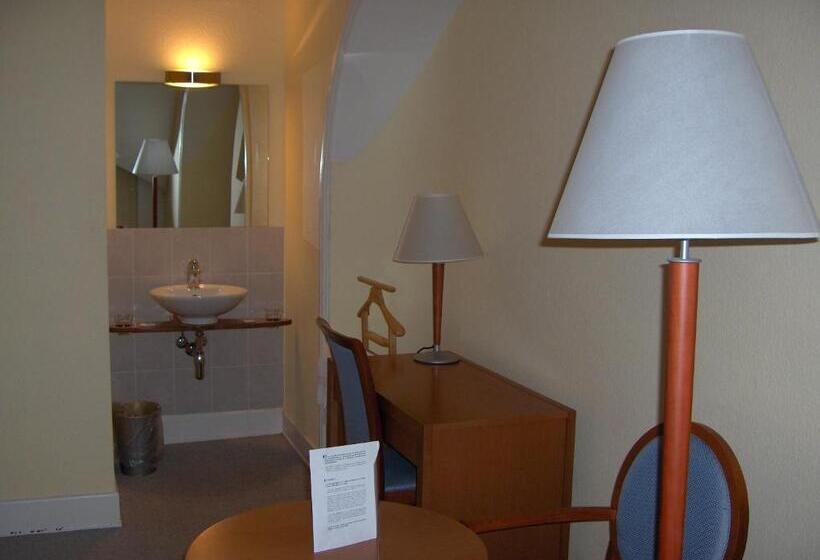 اتاق استاندارد با سرویس بهداشتی مشترک, Le Cénacle