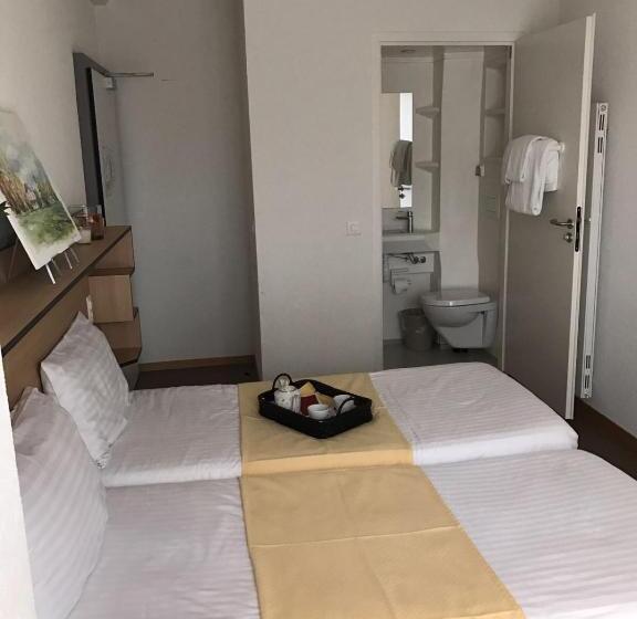 اتاق استاندارد با چشمانداز باغ, Le Cénacle