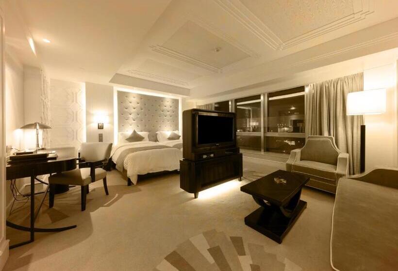 Delüks Oda, Paramount Gallery