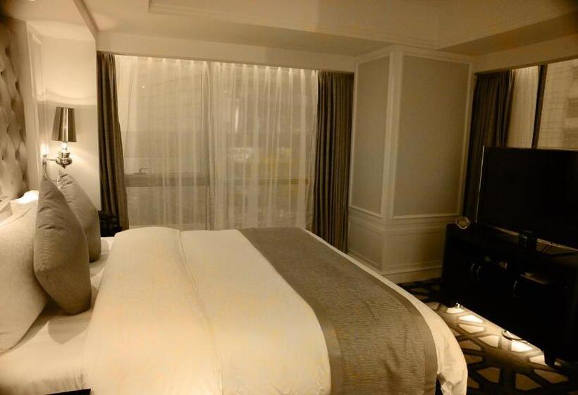 Delüks Oda, Paramount Gallery