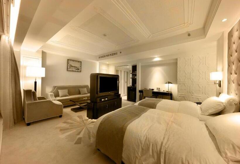 Delüks Oda, Paramount Gallery