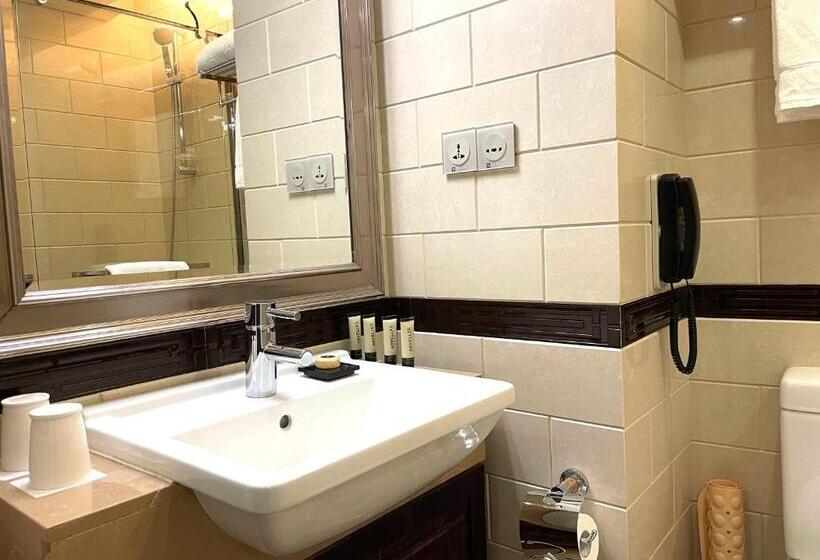 Business odası, Paramount Gallery