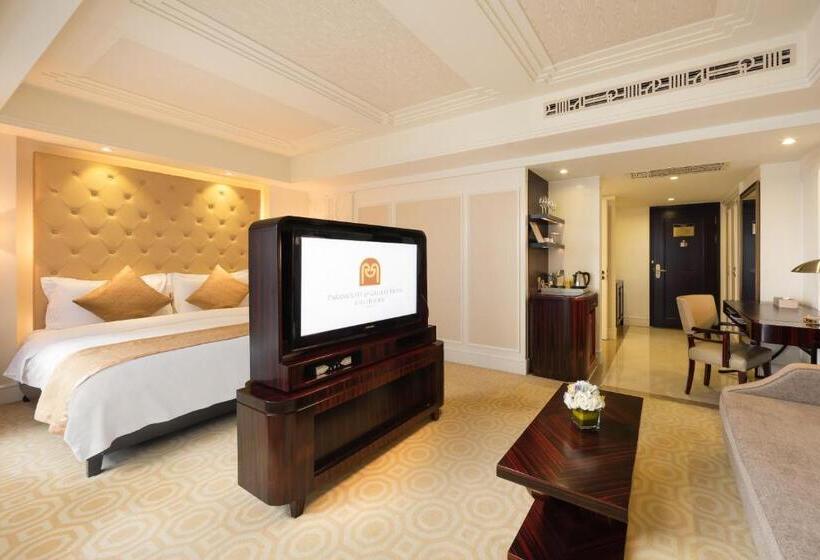 Delüks Oda, Paramount Gallery