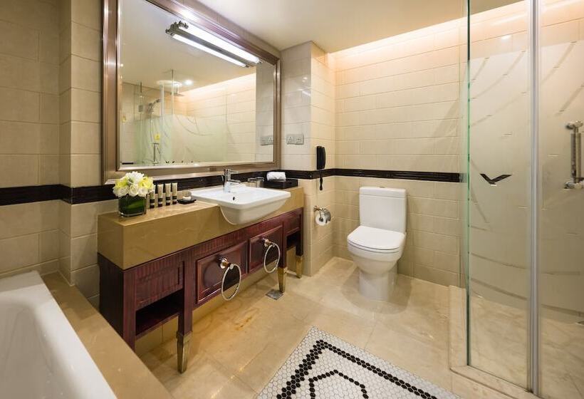 Superior Oda, Paramount Gallery